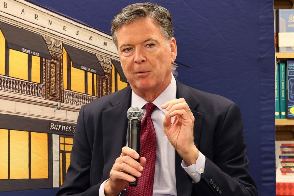 Cựu Giám đốc FBI bị truy tố