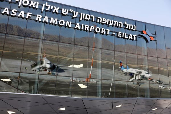 Đang thọc sâu tấn công thành phố Gaza, Israel bất ngờ bị tập kích tại sân bay Đang thọc sâu tấn công thành phố Gaza, Israel bất ngờ bị tập kích tại sân bay