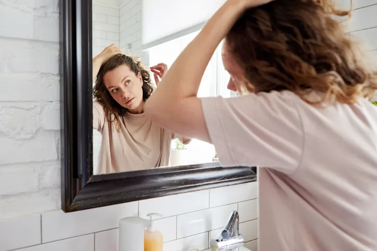 Đồ uống có cồn và đường là thủ phạm gây rụng tóc