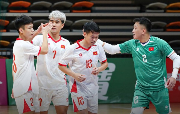 Futsal Việt Nam đặt một chân vào VCK châu Á, Trung Quốc sớm dừng chân