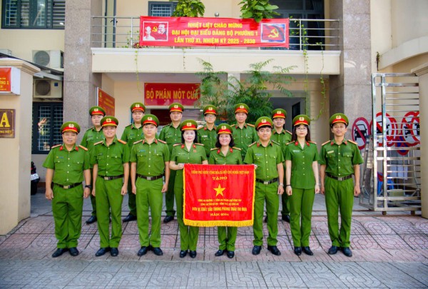 Giữ Tổ quốc bình yên: Nữ phó trưởng Công an phường Vũng Tàu trách nhiệm với dân Giữ Tổ quốc bình yên: Nữ phó trưởng Công an phường Vũng Tàu trách nhiệm với dân