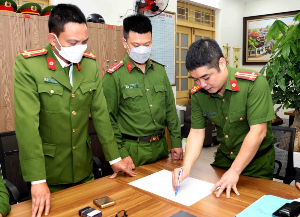 Giữ Tổ quốc bình yên: Từ 'khắc tinh' tội phạm đến người trưởng công an phường của dân Giữ Tổ quốc bình yên: Từ 'khắc tinh' tội phạm đến người trưởng công an phường của dân