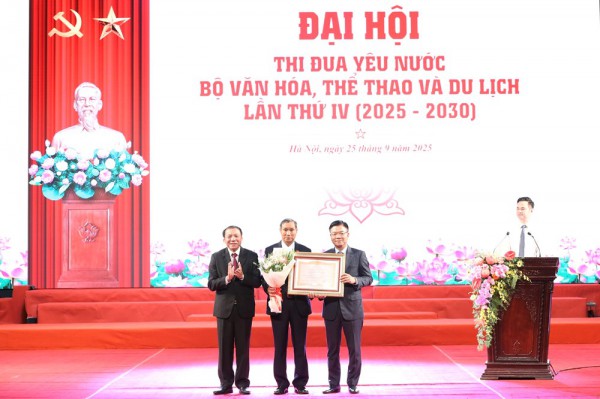 HLV Mai Đức Chung nhận danh hiệu Anh hùng Lao động: ‘Tôi rất cảm động và hạnh phúc’