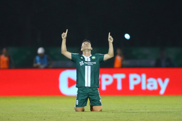 Hết cảnh 'dành cả thanh xuân để trụ hạng', Minh Vương tự tin lên V-League cùng Công Phượng