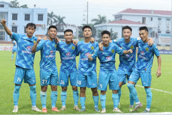 Hòa Bình vẫn đá hạng nhất, VPF mừng hơn bắt được vàng: Xin đổi tên, chuyển sang sân Việt Trì