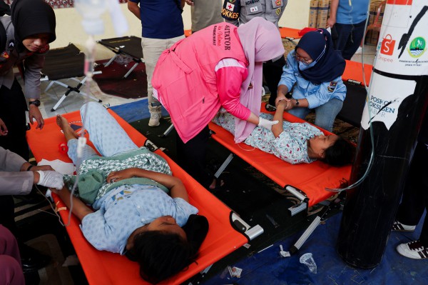 Hơn 1.000 học sinh Indonesia ngộ độc do bữa ăn học đường