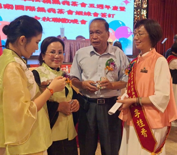 Kết nghĩa Hội trà Tùng Lĩnh Nam Đầu: Đưa văn hóa trà Việt đến bạn bè quốc tế