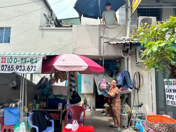 Kỳ lạ cơm gà 'thả dây' ở TP.HCM: Bà chủ ăn chay trường, không nếm món mình nấu