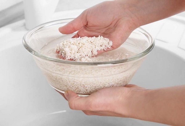 Làm đẹp từ gian bếp: Da mịn tóc suôn mượt nhờ nước vo gạo