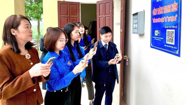 Lắp đặt wifi miễn phí, 'cần câu' giúp người nghèo vươn lên bền vững