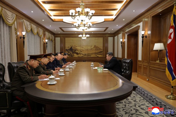 Ông Kim Jong-un chỉ đạo truy rèn 'lá chắn và thanh kiếm' hạt nhân