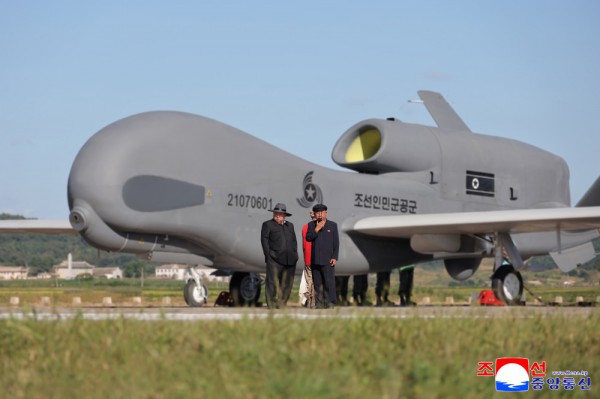 Ông Kim Jong-un thị sát thử nghiệm UAV, chỉ đạo phát triển AI