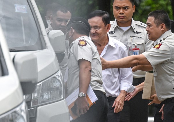 Ông Thaksin ngủ ngon, có thể dạy ngoại ngữ cho bạn tù Ông Thaksin ngủ ngon, có thể dạy ngoại ngữ cho bạn tù