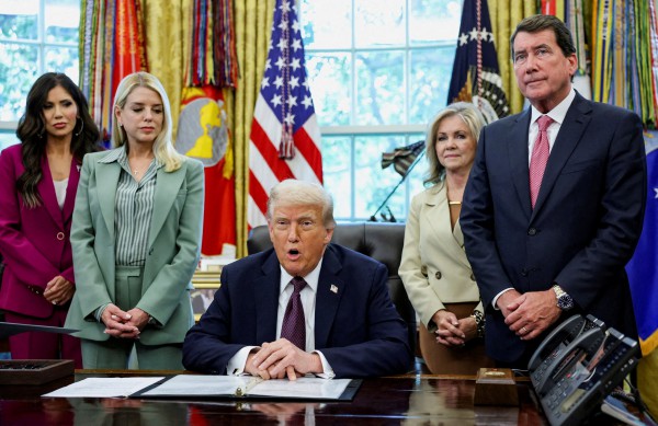 Ông Trump đòi tờ The New York Times bồi thường 15 tỉ USD vì bị phỉ báng