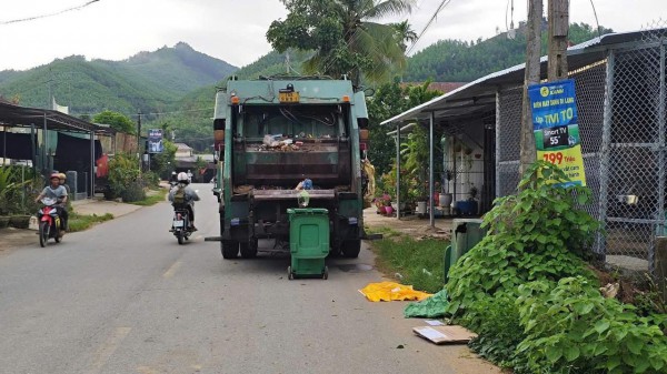 Quảng Ngãi: Phát hiện thi thể trẻ sơ sinh bị bỏ trong thùng rác
