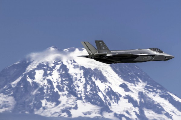Sau tàu chiến, Mỹ triển khai 10 chiến đấu cơ tàng hình F-35 đến Caribbean Sau tàu chiến, Mỹ triển khai 10 chiến đấu cơ tàng hình F-35 đến Caribbean