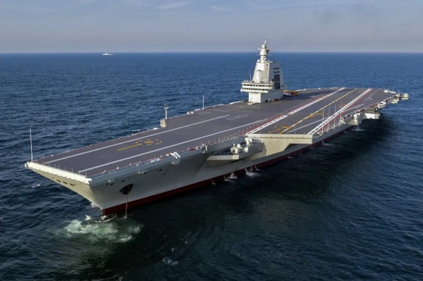 Tàu sân bay mới nhất của Trung Quốc tiến vào Biển Đông Tàu sân bay mới nhất của Trung Quốc tiến vào Biển Đông