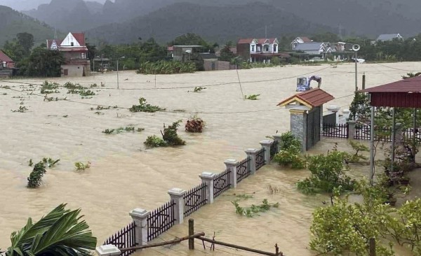 Thanh Hóa: Nước sông dâng cao, hàng ngàn nhà dân ngập lụt