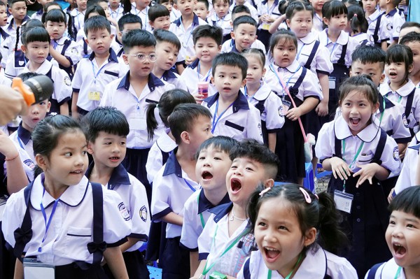 Tranh luận sôi nổi về đồng phục Tranh luận sôi nổi về đồng phục
