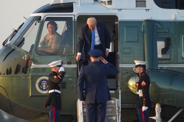 Truy tố người chiếu laser vào trực thăng Marine One sắp chở Tổng thống Trump