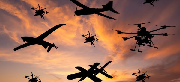UAV giờ đây uy lực hơn nhờ tấn công bầy đàn bằng AI
