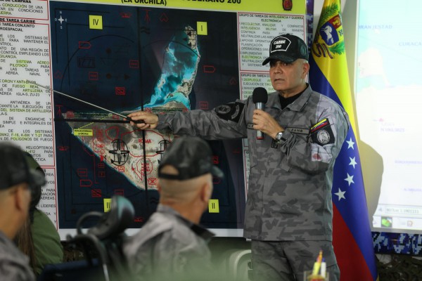Venezuela điều tàu chiến, máy bay tập trận rầm rộ giữa căng thẳng