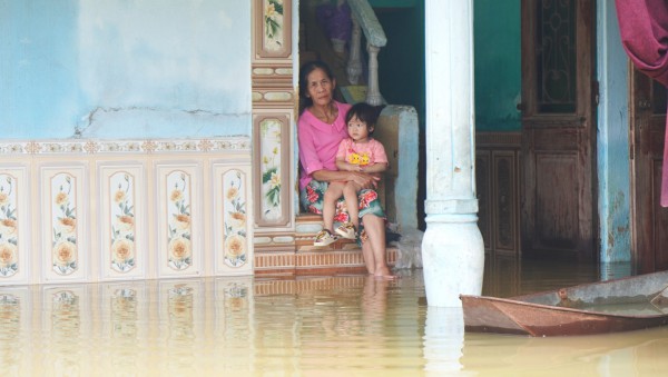 Hơn 15.000 ngôi nhà ở Thanh Hóa còn chìm trong biển nước