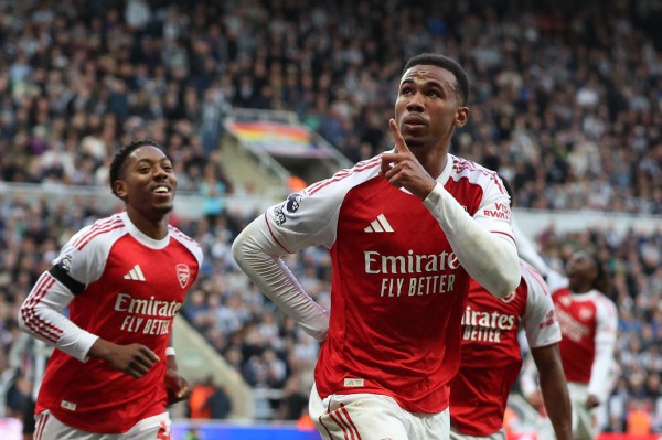 Newcastle thua đau Arsenal phút 90+6, tranh cãi cực gắt nổ ra: Trọng tài VAR ở đâu?
