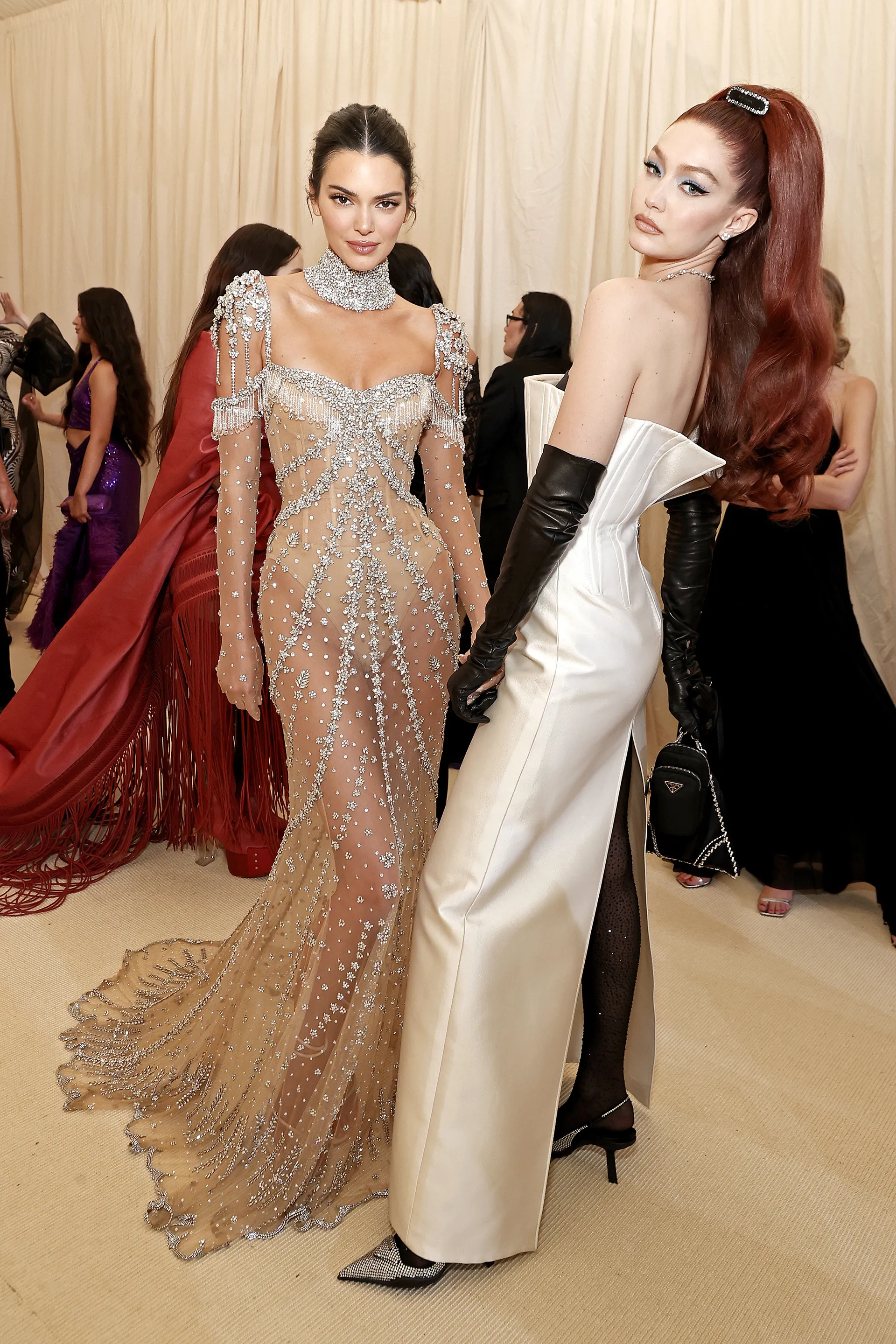 Gigi Hadid và Kendall Jenner: Khi tình bạn trở thành biểu tượng thời trang