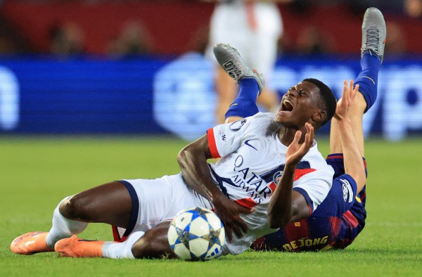 Barca thua ngược đau đớn PSG đúng phút 90: Yamal ‘hết phép’, De Jong may mắn thoát thẻ đỏ
