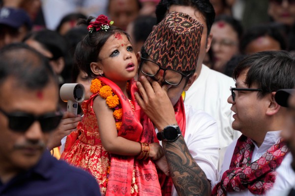 Nepal có nữ thần 2 tuổi