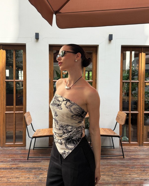Biến hóa đa dạng những bản phối vào mùa thu với xu hướng Scarf top