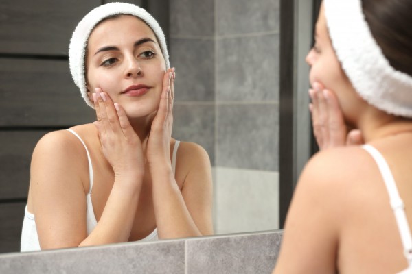 Mỹ phẩm chứa SPF có đủ để bảo vệ làn da?