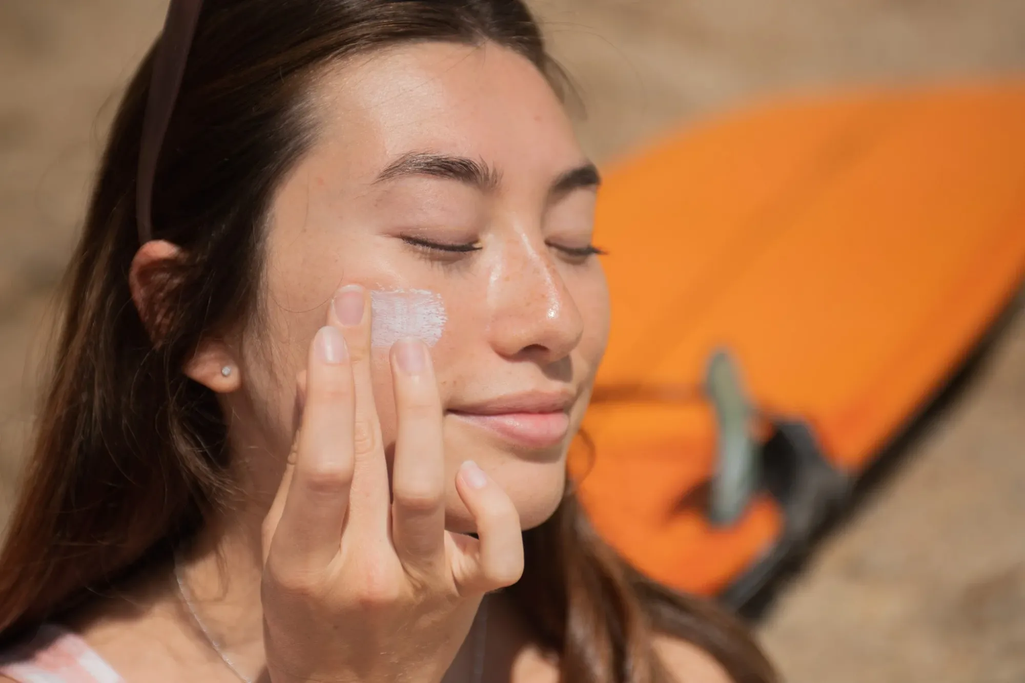 Mỹ phẩm chứa SPF có đủ để bảo vệ làn da?