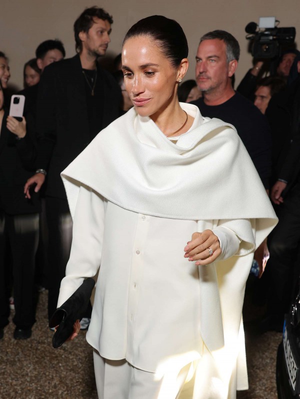 Meghan Markle gây chú ý khi lần đầu góp mặt tại Paris Fashion Week 2025