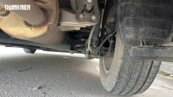Vì sao giảm xóc bên phải ô tô thường hư hỏng sớm hơn?