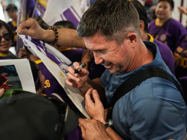Huyền thoại Harry Kewell đến Việt Nam, bắt đầu cuộc phiêu lưu cùng Hà Nội: HLV tạm quyền Adachi đi đâu?