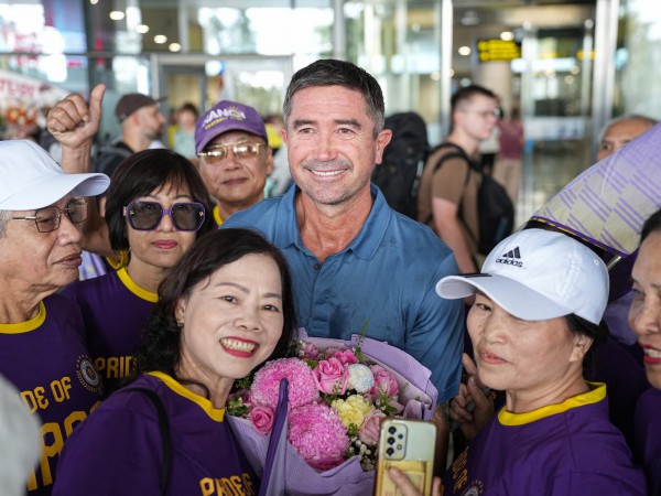 Huyền thoại Harry Kewell đến Việt Nam, bắt đầu cuộc phiêu lưu cùng Hà Nội: HLV tạm quyền Adachi đi đâu?