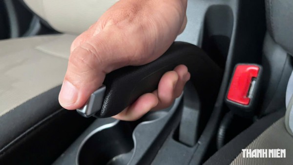 Lái ô tô số tự động khởi hành ngang dốc, làm sao để xe không bị trôi