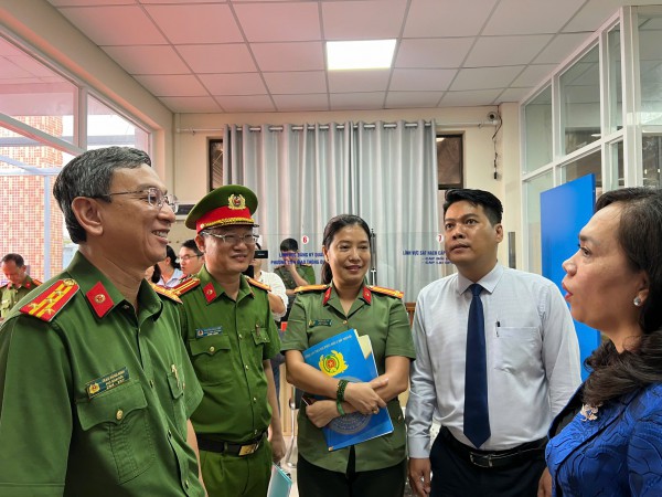 TP.HCM đồng loạt ra mắt 20 bộ phận một cửa tại công an cấp xã