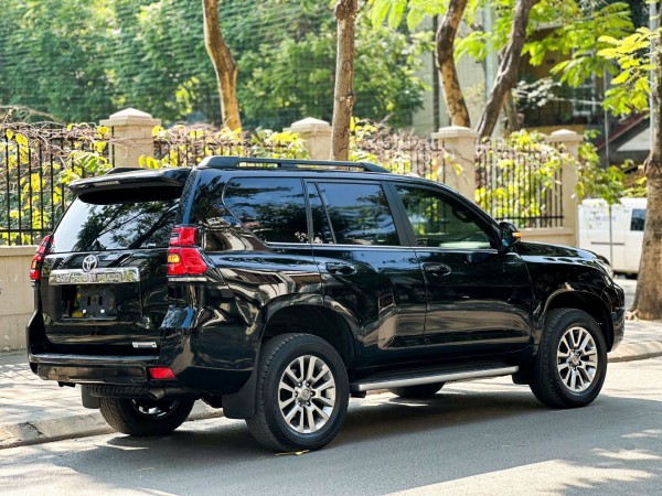 Toyota Land Cruiser Prado đã qua sử dụng 4 năm rao giá hơn 2,2 tỉ đồng