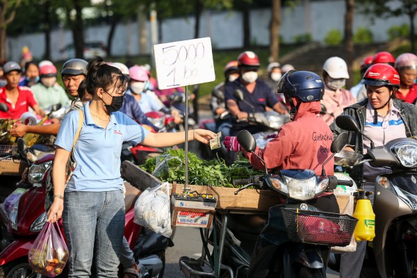 Lương tối thiểu năm 2026: TP.HCM đề xuất nâng phân vùng, lao động sắp tăng lương? Lương tối thiểu năm 2026: TP.HCM đề xuất nâng phân vùng, lao động sắp tăng lương?