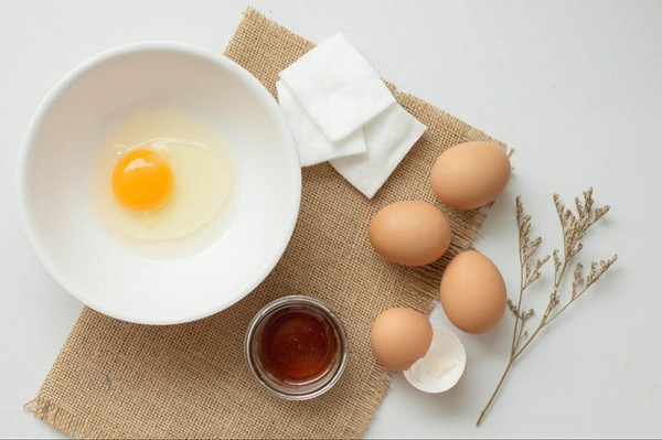Làm đẹp từ gian bếp: Da mịn, tóc khỏe với lòng trắng trứng