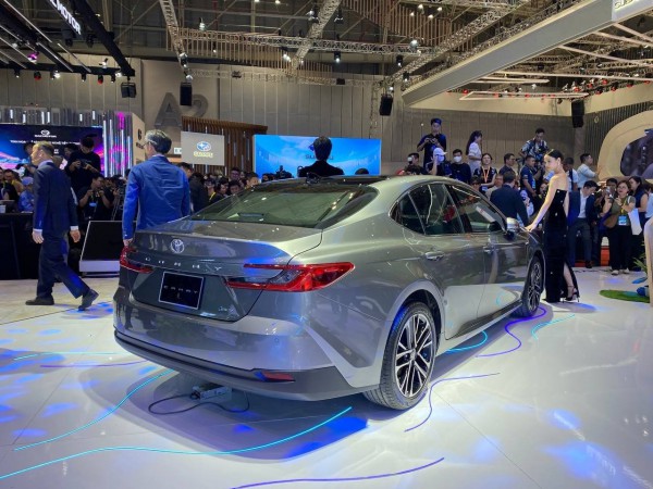 Toyota Camry giảm giá gần 80 triệu đồng tại Việt Nam Toyota Camry giảm giá gần 80 triệu đồng tại Việt Nam