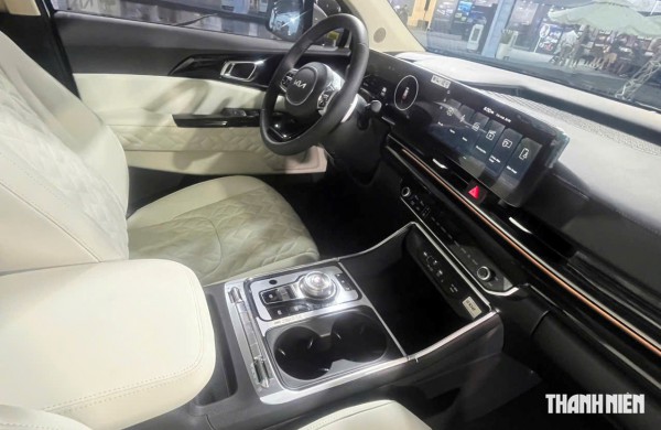 KIA Carnival 2025 thêm bản 'xe chủ tịch' 4 chỗ ngồi, có vách ngăn với khoang lái KIA Carnival 2025 thêm bản 'xe chủ tịch' 4 chỗ ngồi, có vách ngăn với khoang lái