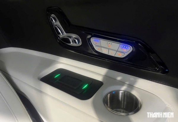 KIA Carnival 2025 thêm bản 'xe chủ tịch' 4 chỗ ngồi, có vách ngăn với khoang lái KIA Carnival 2025 thêm bản 'xe chủ tịch' 4 chỗ ngồi, có vách ngăn với khoang lái