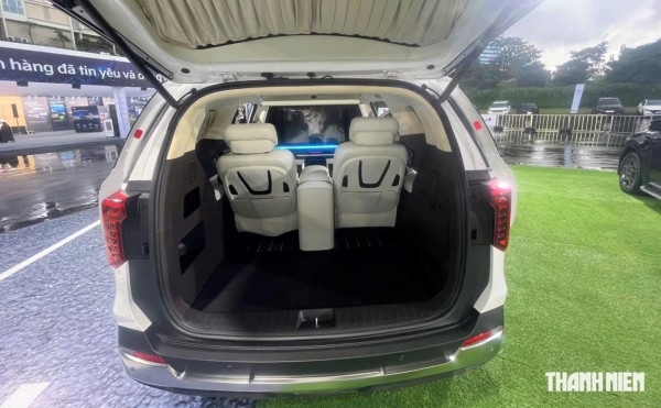 KIA Carnival 2025 thêm bản 'xe chủ tịch' 4 chỗ ngồi, có vách ngăn với khoang lái KIA Carnival 2025 thêm bản 'xe chủ tịch' 4 chỗ ngồi, có vách ngăn với khoang lái