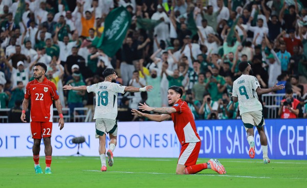 Chuyện gì sẽ xảy ra với HLV Kluivert khi đội tuyển Indonesia không đi World Cup: Tại vị chăng? Chuyện gì sẽ xảy ra với HLV Kluivert khi đội tuyển Indonesia không đi World Cup: Tại vị chăng?