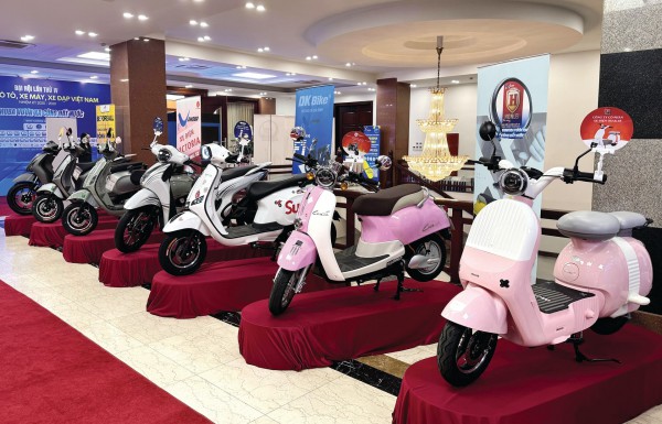 Thơ ơ chuyển đổi, doanh nghiệp xe máy xăng bắt đầu trả giá? Thơ ơ chuyển đổi, doanh nghiệp xe máy xăng bắt đầu trả giá?