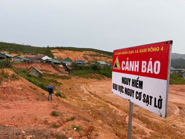Khắc phục sạt lở đất tại khu tái định cư ở Lâm Đồng, ưu tiên bảo vệ dân Khắc phục sạt lở đất tại khu tái định cư ở Lâm Đồng, ưu tiên bảo vệ dân